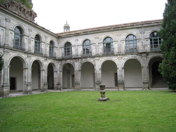 CLAUSTRO-MONASTERIO DE SANTA MARÍA