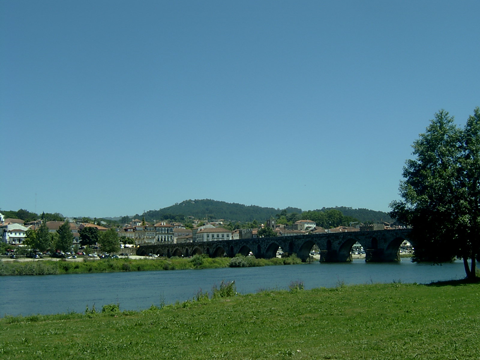 Rio Lima y Ponte de Lima - desde la zona de bao