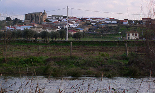 Fachada del albergue de Aljucen